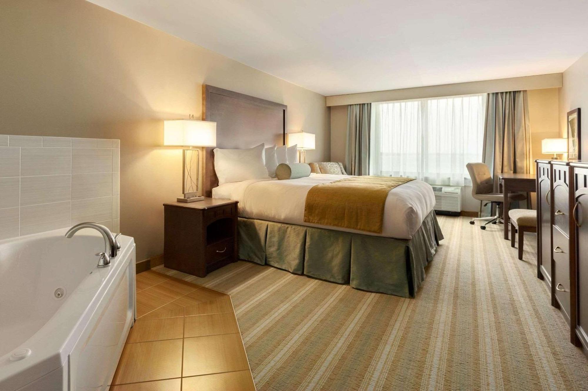 Country & By Radisson, Bemidji, Mn