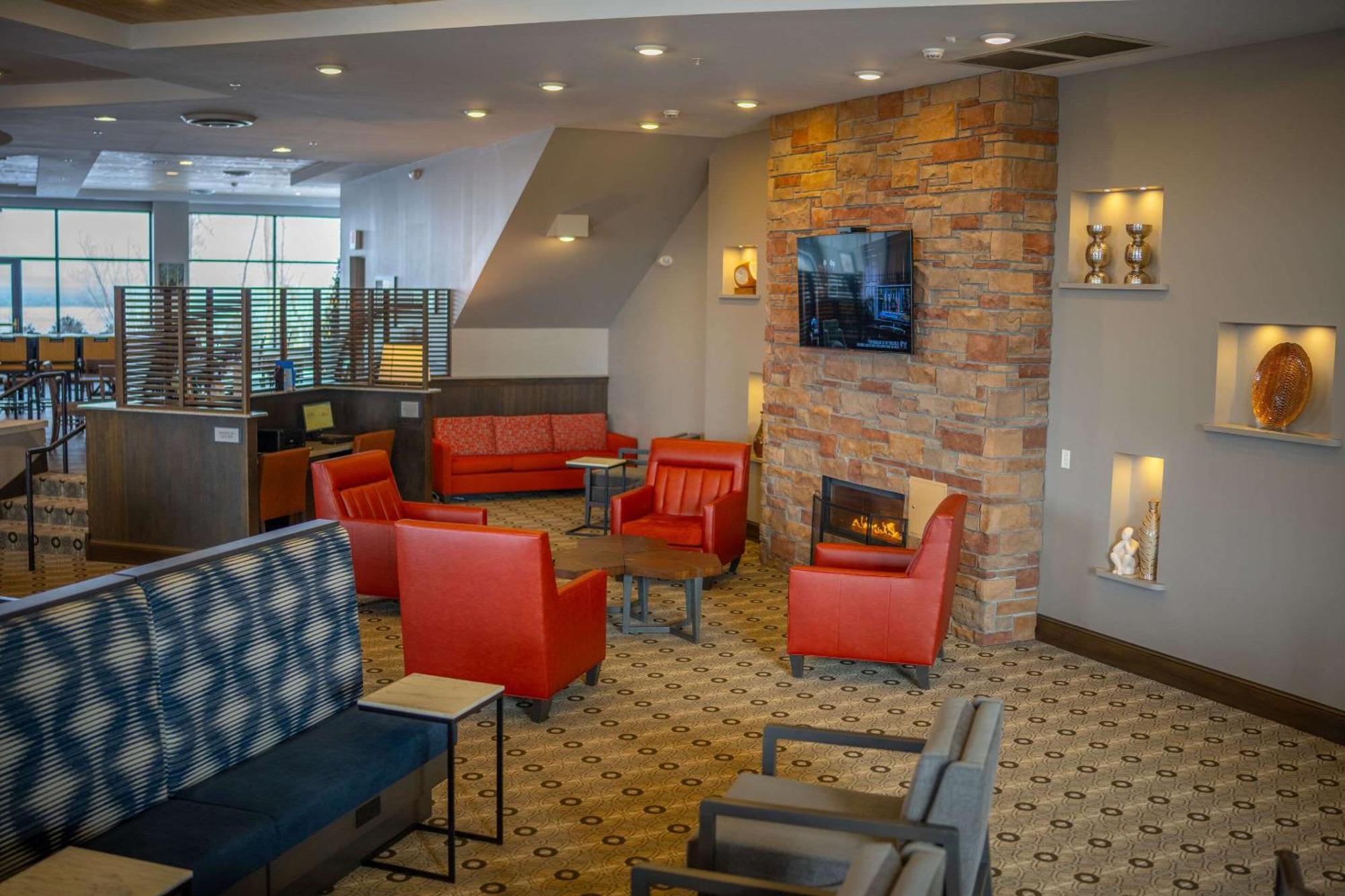 Hotel Country & By Radisson, Bemidji, Mn 3*
