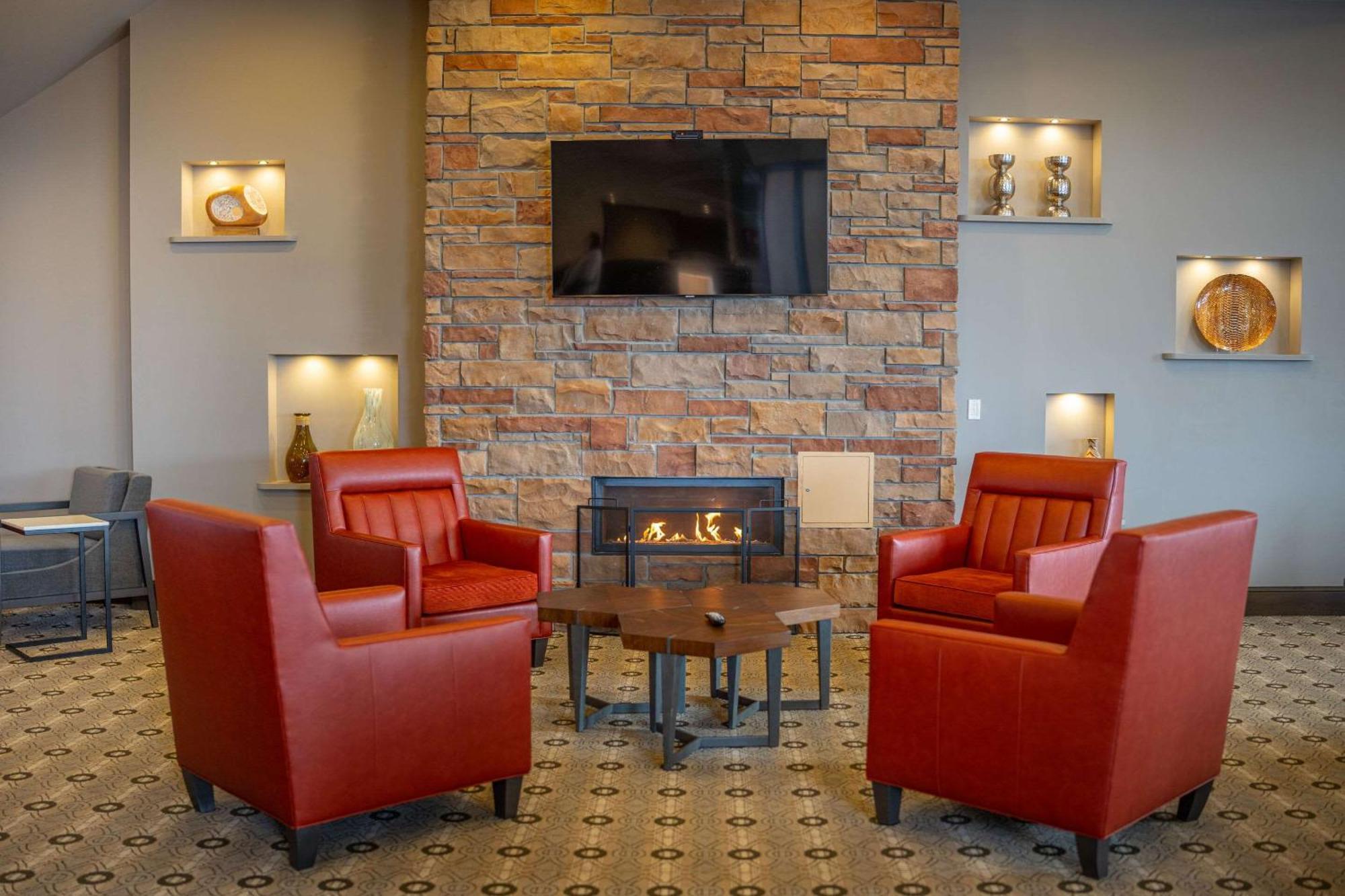 Country & By Radisson, Bemidji, Mn 3*