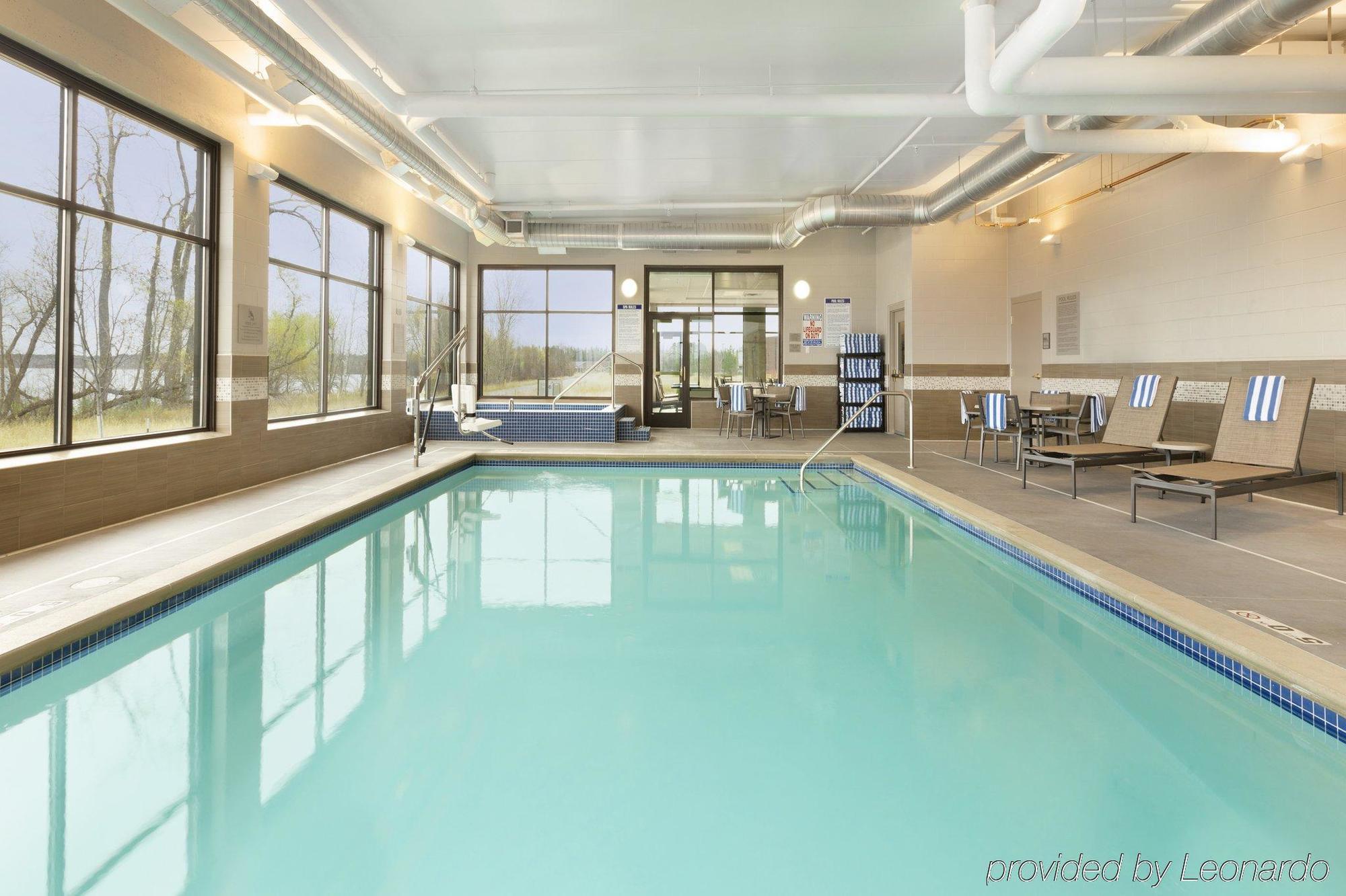 Hotel Country & By Radisson, Bemidji, Mn